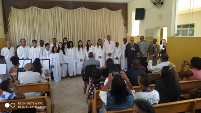 Batismo nas Águas: 13 novos membros são batizados em Andrelândia