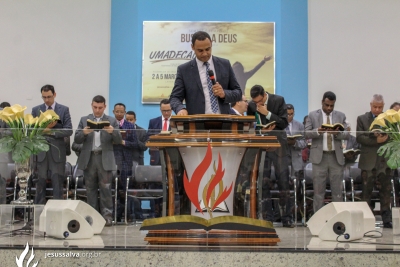Centenas de jovens se re&uacute;nem no Culto de Abertura da Umadecal
