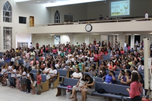 Igreja recebe crianças no Encontro Bíblico Infantil