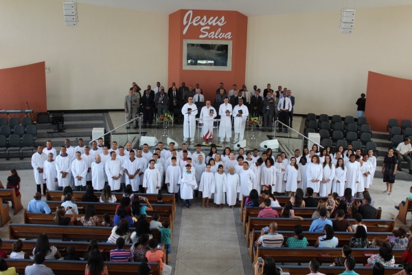 Igreja realizou último batismo nas águas de 2016