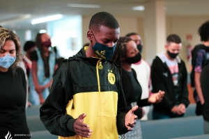 Adolescentes participaram da Tarde com Deus com palestras, louvor e ministração da Palavra