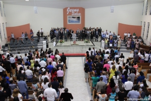 Igreja passa a virada do ano em oração