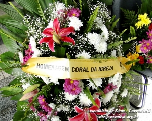 Muitas flores expressam homenagens ao Pastor Cerqueira