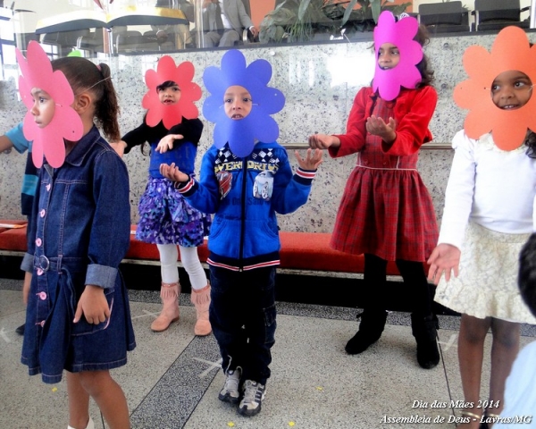 Dia das mães. Alegria e gratidão marcam data na Escola Dominical