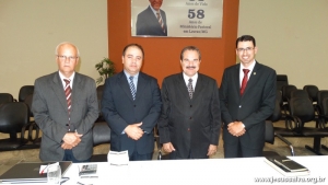 Na foto: Ir. José Divilson, Ir. Eduardo Mendes (Membros da Comissão Eleitoral), Pr. Orlando Dias (Pr. Presidente) e Pr. Luiz Ricardo (Secretário de Ministério e Presidente da Comissão Eleitoral)