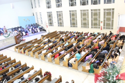 Culto da Virada de Ano &eacute; marcado por louvores, testemunhos, Palavra de Deus e Ora&ccedil;&atilde;o