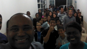 Jovens e adolescentes participam de palestra com temas da atualidade