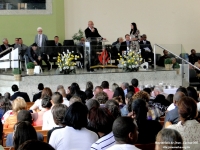 Igreja lotada em culto de comunhão