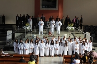 41 novos membros s&atilde;o batizados nas &aacute;guas, confira as fotos
